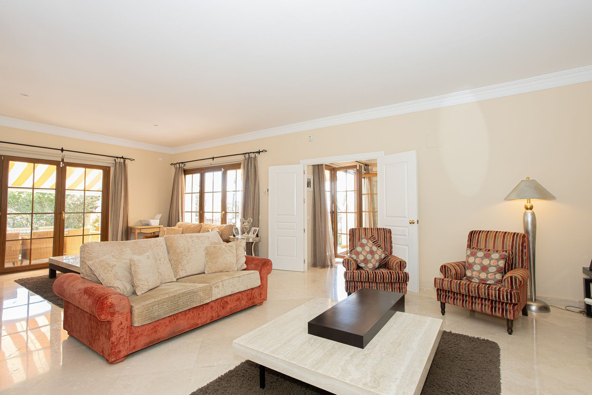 Huis te koop in El Paraiso | 5 slaapkamers H5358286