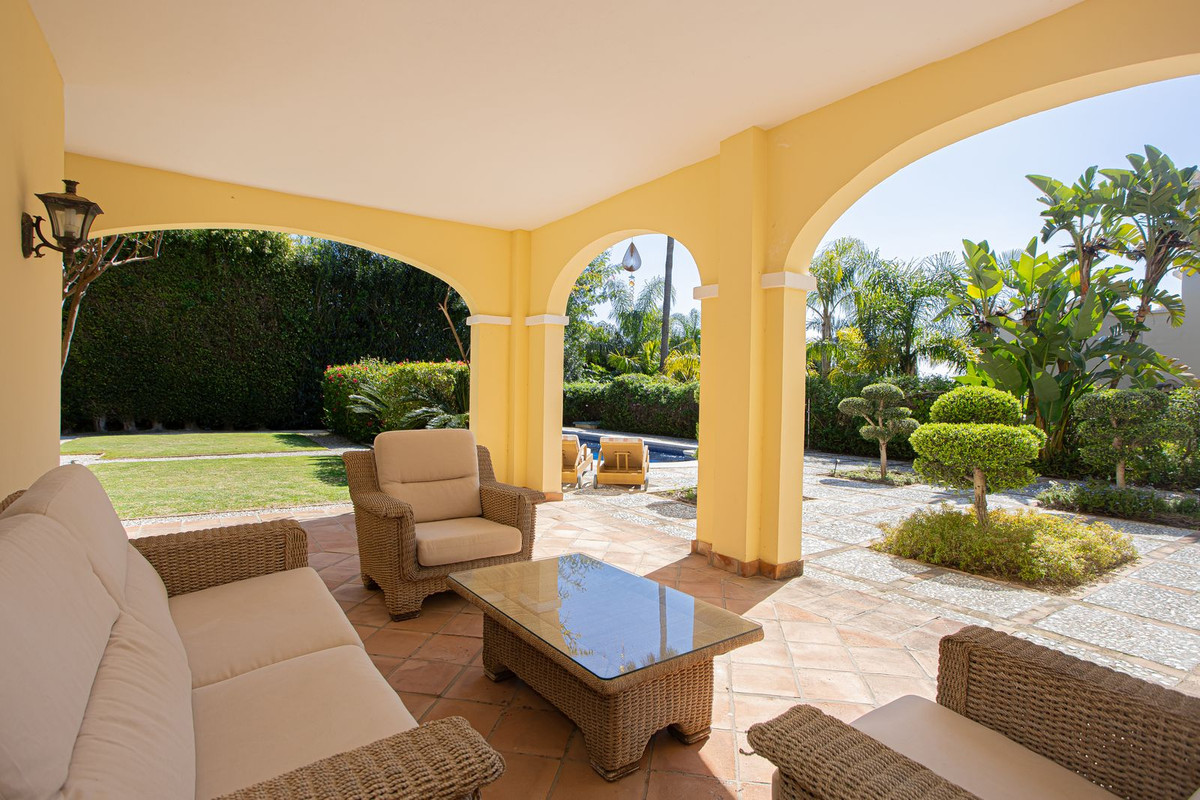 Huis te koop in El Paraiso | 5 slaapkamers H5358286