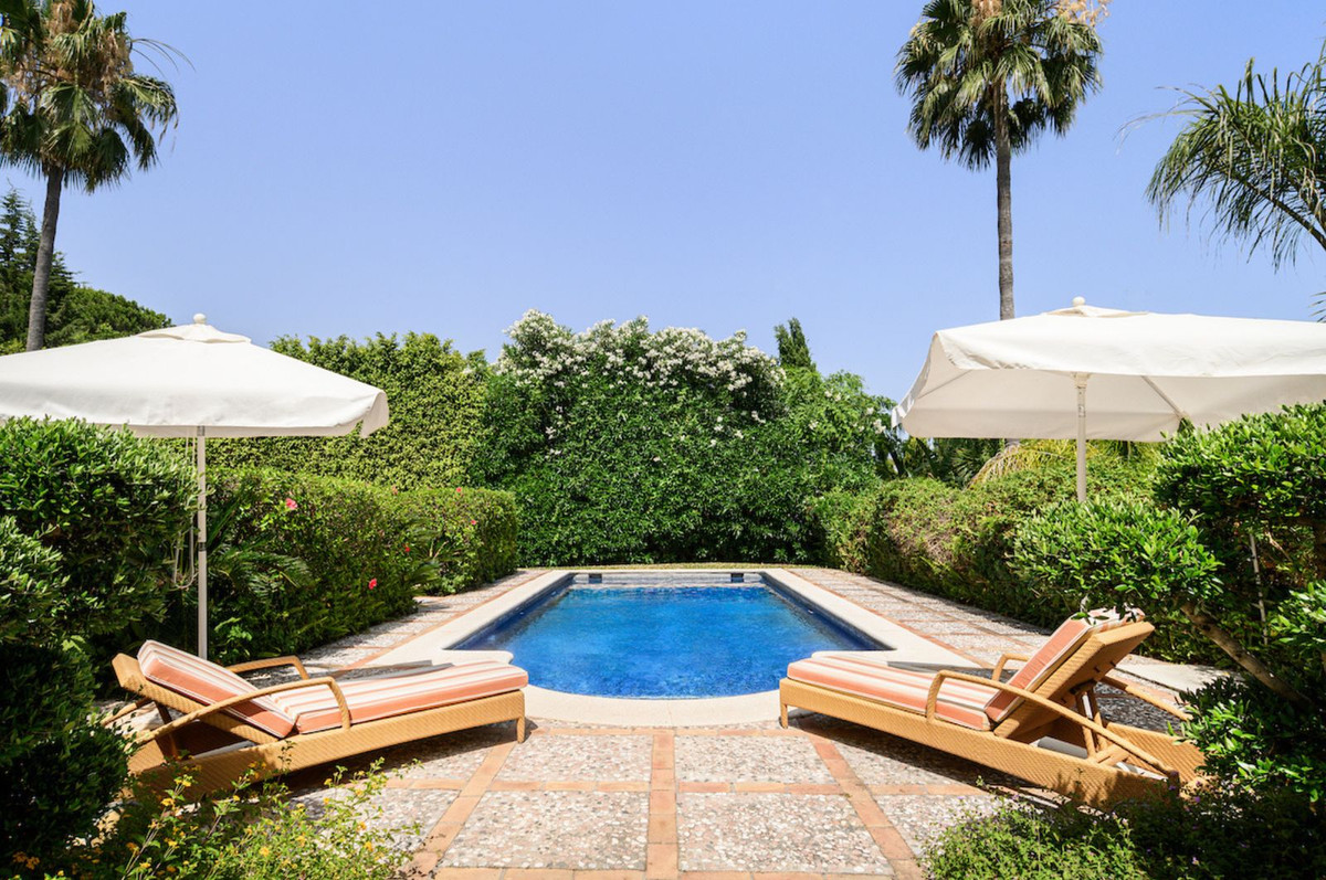 Huis te koop in El Paraiso | 5 slaapkamers H5358286