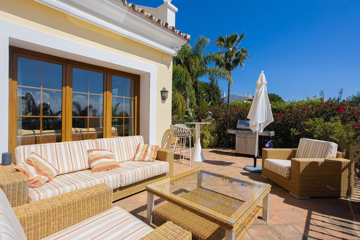 Huis te koop in El Paraiso | 5 slaapkamers H5358286