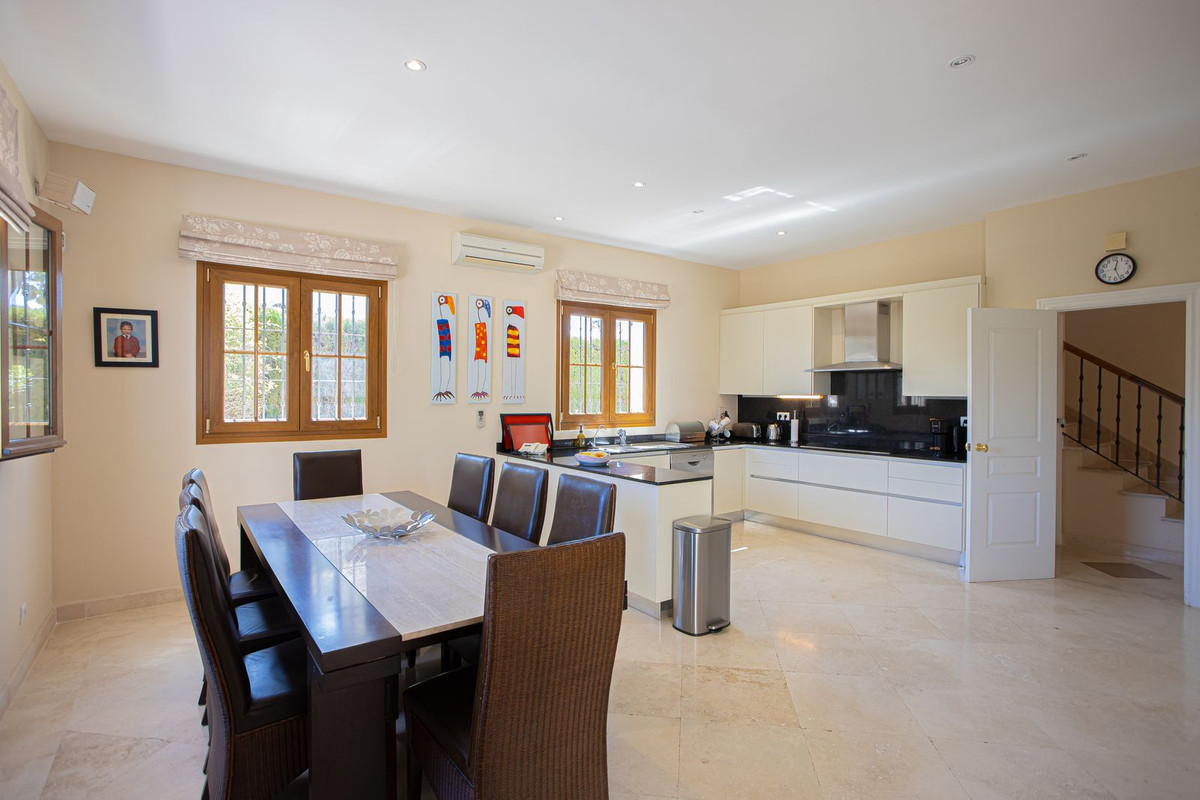 Huis te koop in El Paraiso | 5 slaapkamers H5358286