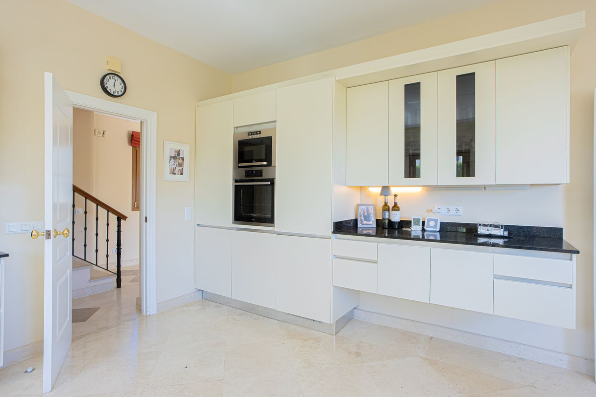 Huis te koop in El Paraiso | 5 slaapkamers H5358286