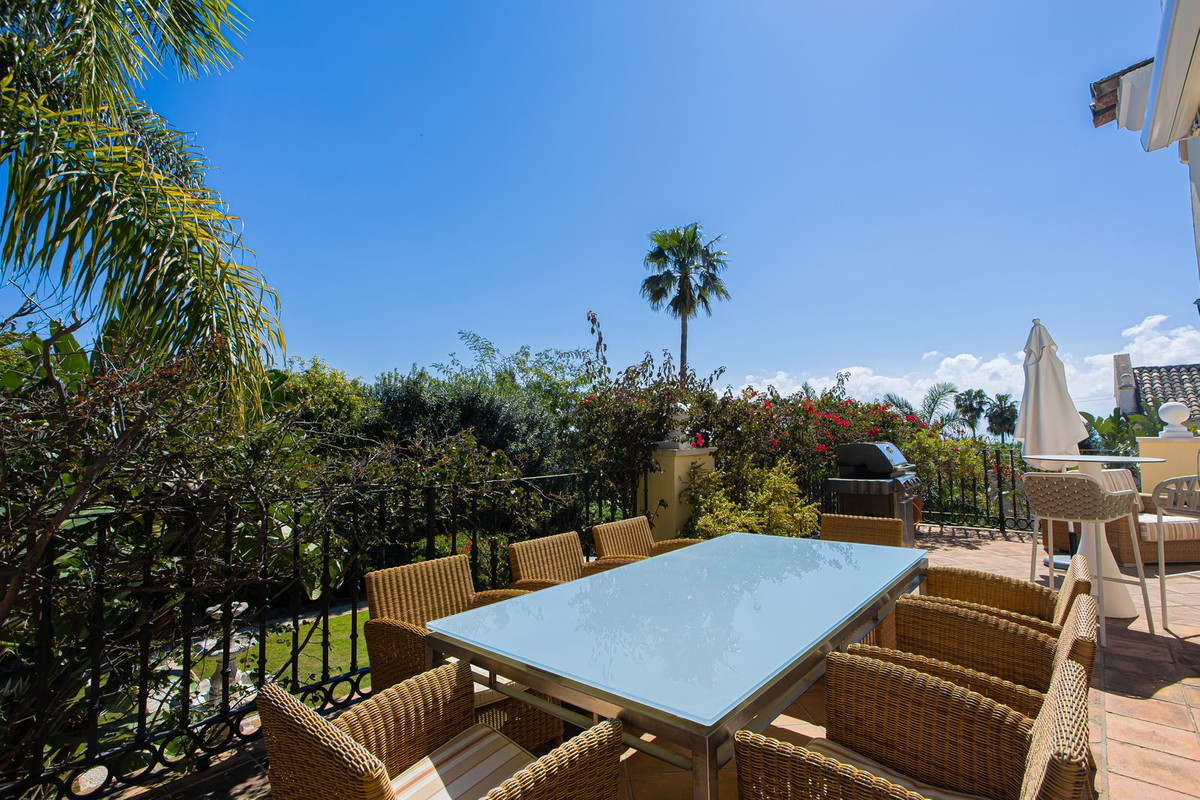 Huis te koop in El Paraiso | 5 slaapkamers H5358286