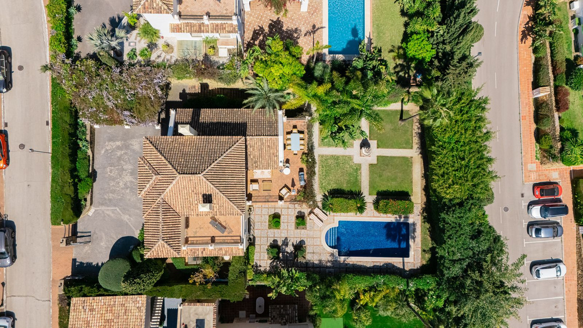 Huis te koop in El Paraiso | 5 slaapkamers H5358286