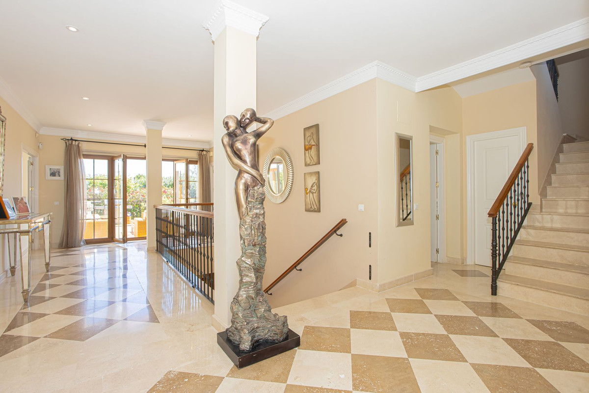 Huis te koop in El Paraiso | 5 slaapkamers H5358286