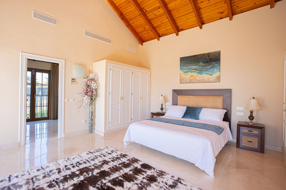 Huis te koop in El Paraiso | 5 slaapkamers H5358286