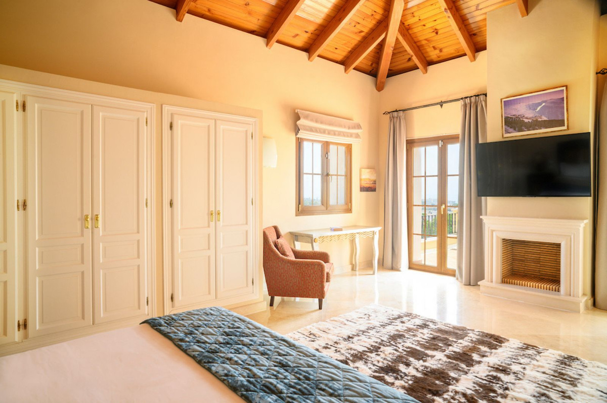 Huis te koop in El Paraiso | 5 slaapkamers H5358286