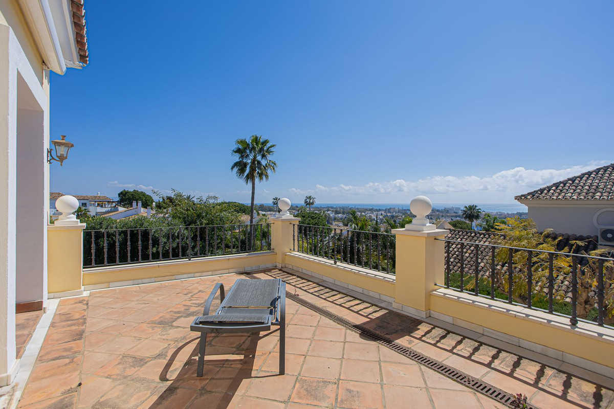 Huis te koop in El Paraiso | 5 slaapkamers H5358286