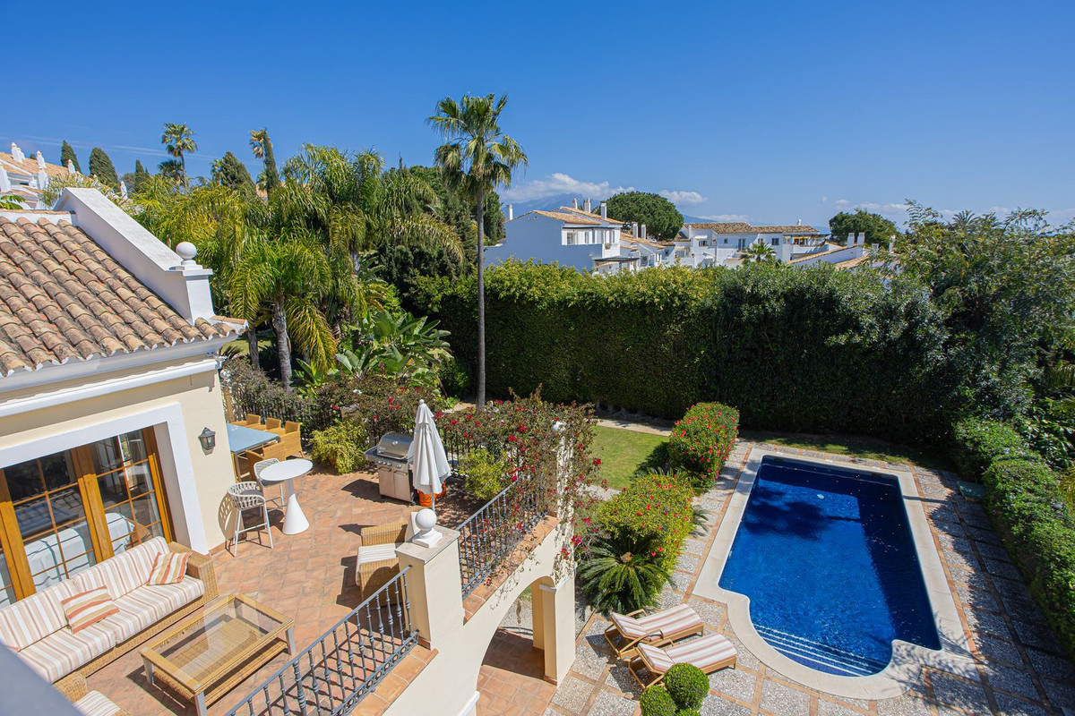 Huis te koop in El Paraiso | 5 slaapkamers H5358286