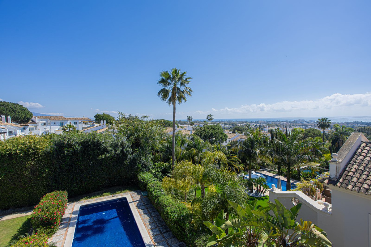 Huis te koop in El Paraiso | 5 slaapkamers H5358286