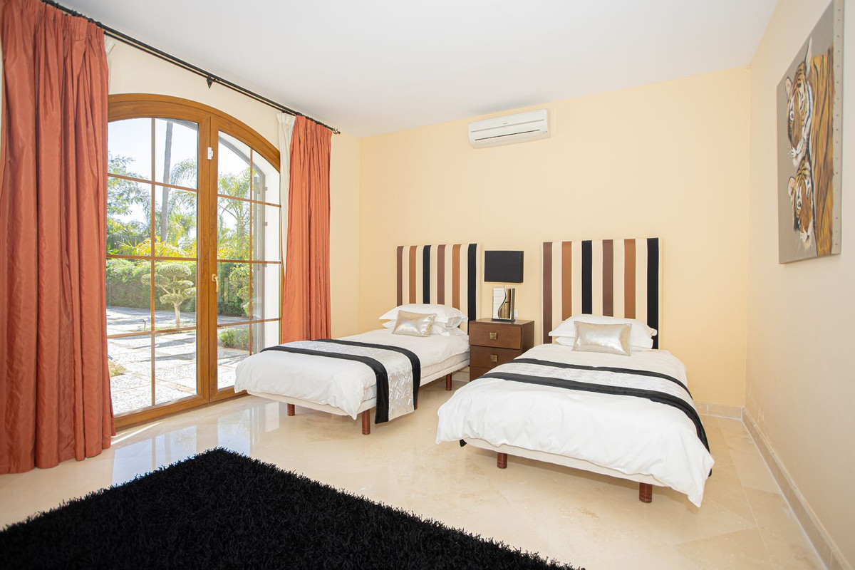 Huis te koop in El Paraiso | 5 slaapkamers H5358286