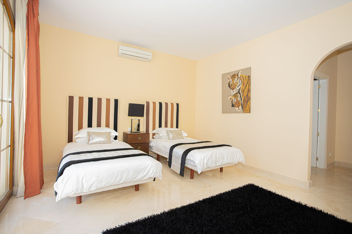 Huis te koop in El Paraiso | 5 slaapkamers H5358286