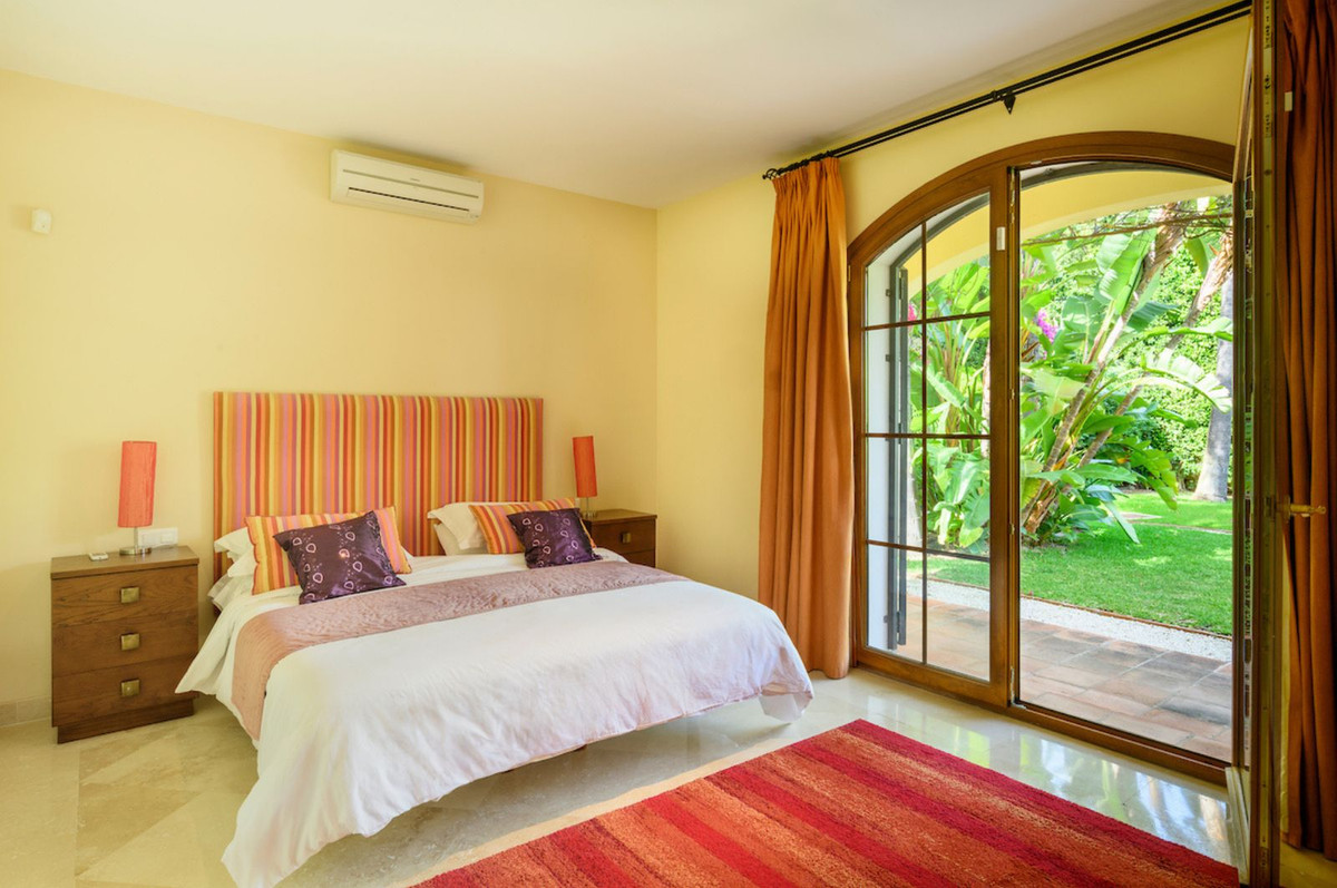 Huis te koop in El Paraiso | 5 slaapkamers H5358286