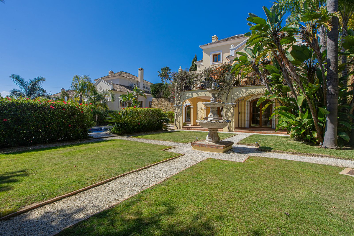 Huis te koop in El Paraiso | 5 slaapkamers H5358286