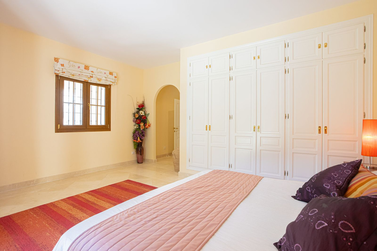 Huis te koop in El Paraiso | 5 slaapkamers H5358286