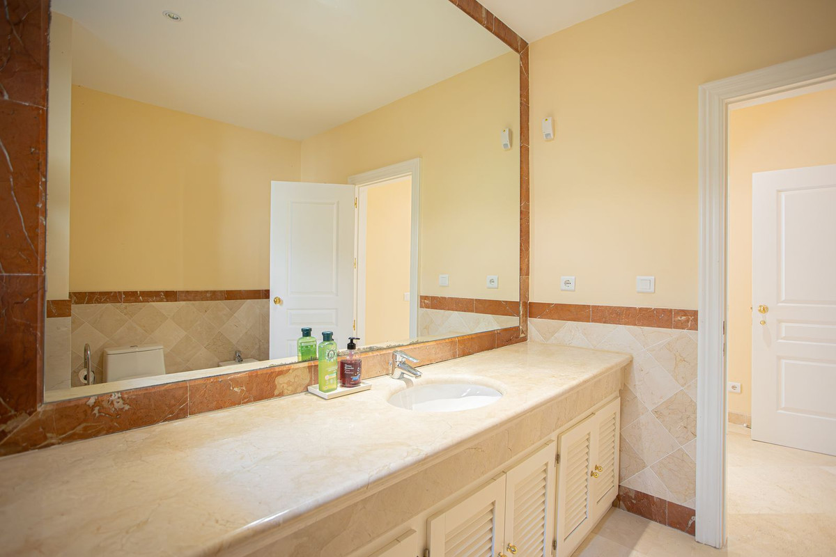 Huis te koop in El Paraiso | 5 slaapkamers H5358286