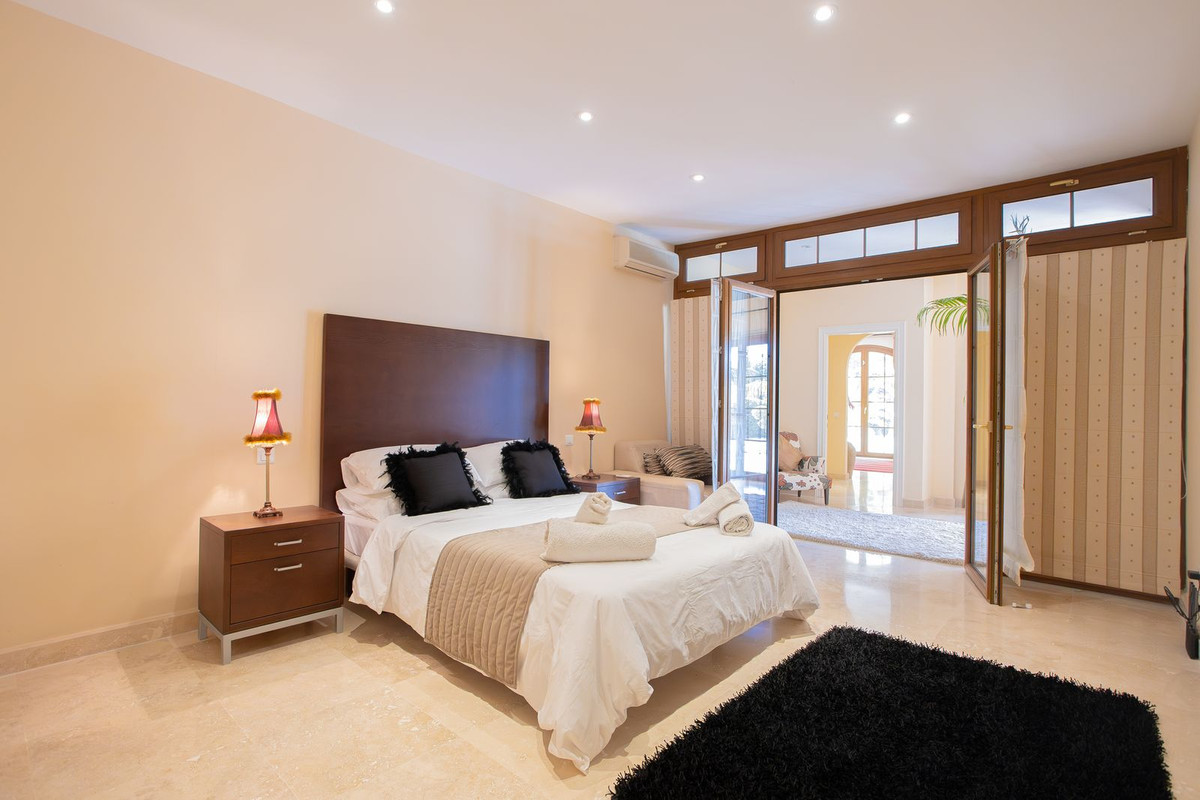 Huis te koop in El Paraiso | 5 slaapkamers H5358286