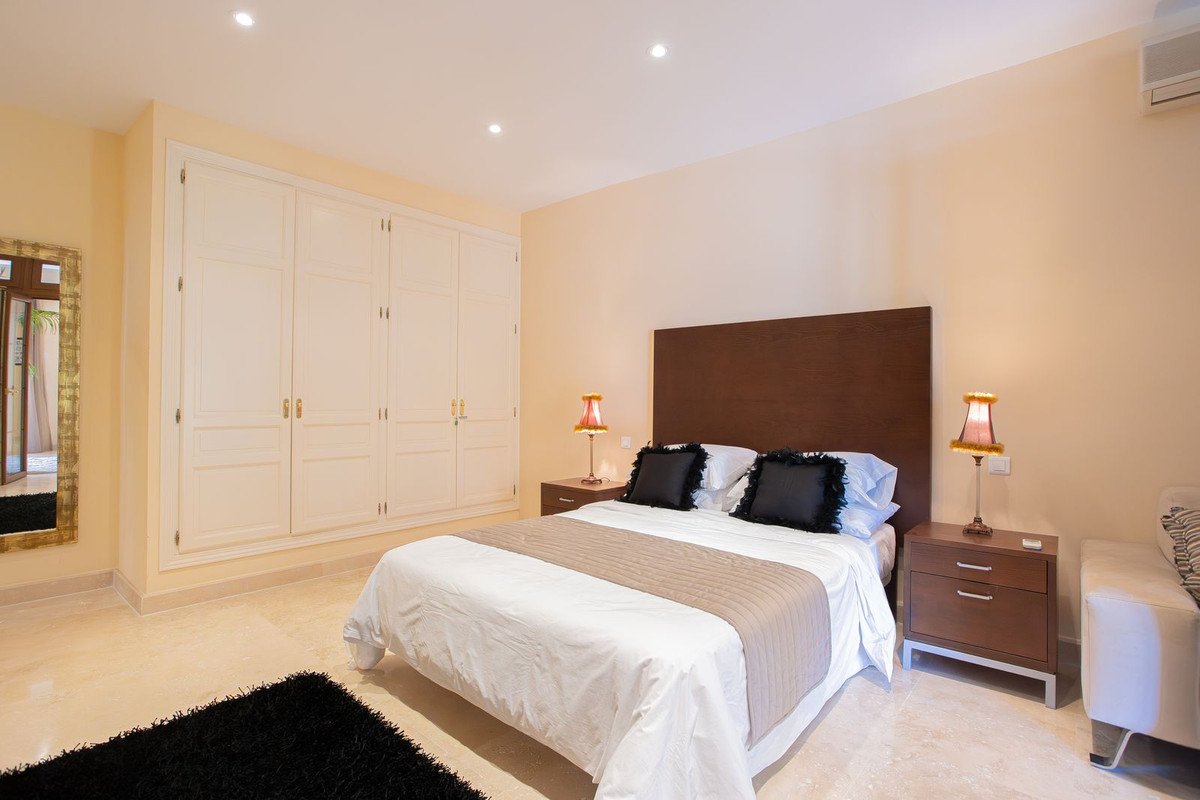 Huis te koop in El Paraiso | 5 slaapkamers H5358286