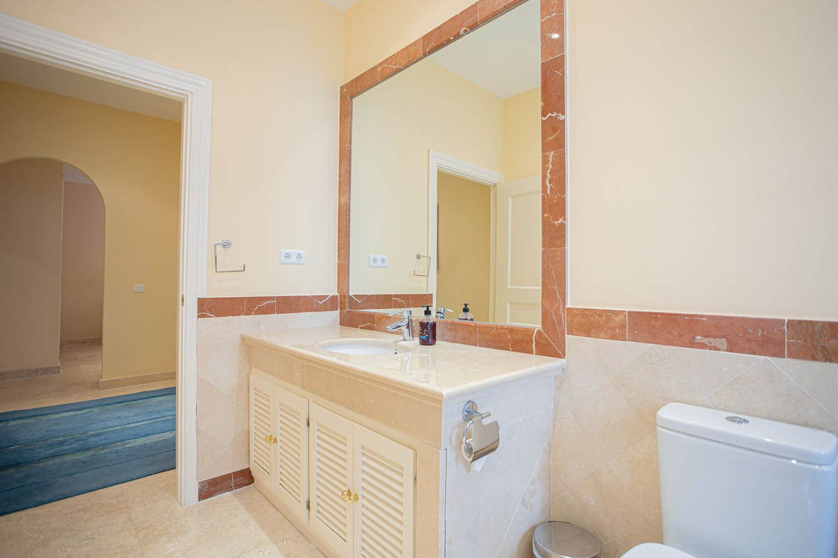 Huis te koop in El Paraiso | 5 slaapkamers H5358286