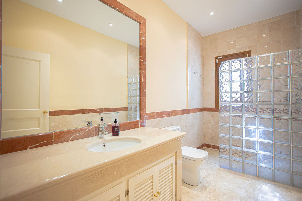 Huis te koop in El Paraiso | 5 slaapkamers H5358286