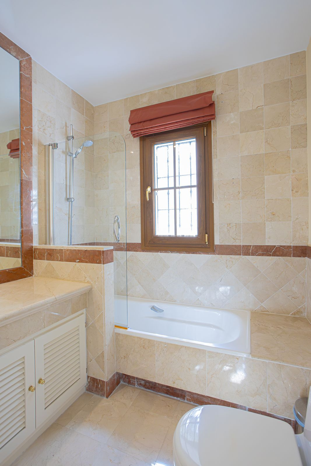 Huis te koop in El Paraiso | 5 slaapkamers H5358286