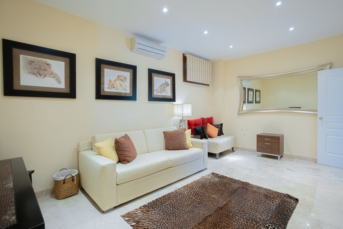 Huis te koop in El Paraiso | 5 slaapkamers H5358286