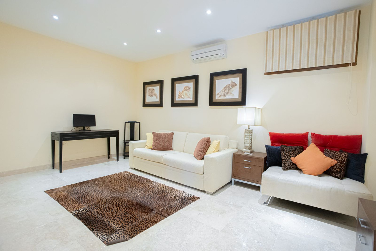 Huis te koop in El Paraiso | 5 slaapkamers H5358286