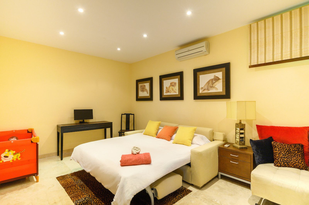 Huis te koop in El Paraiso | 5 slaapkamers H5358286