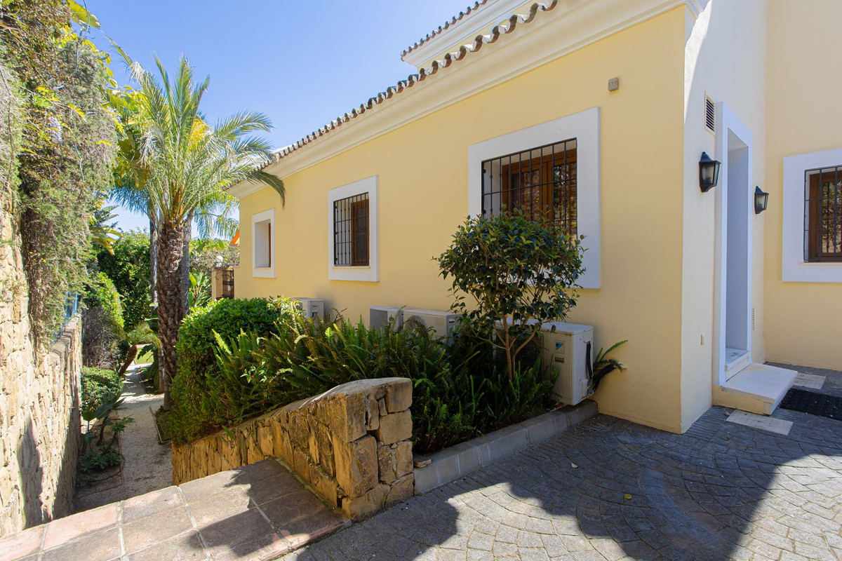 Huis te koop in El Paraiso | 5 slaapkamers H5358286