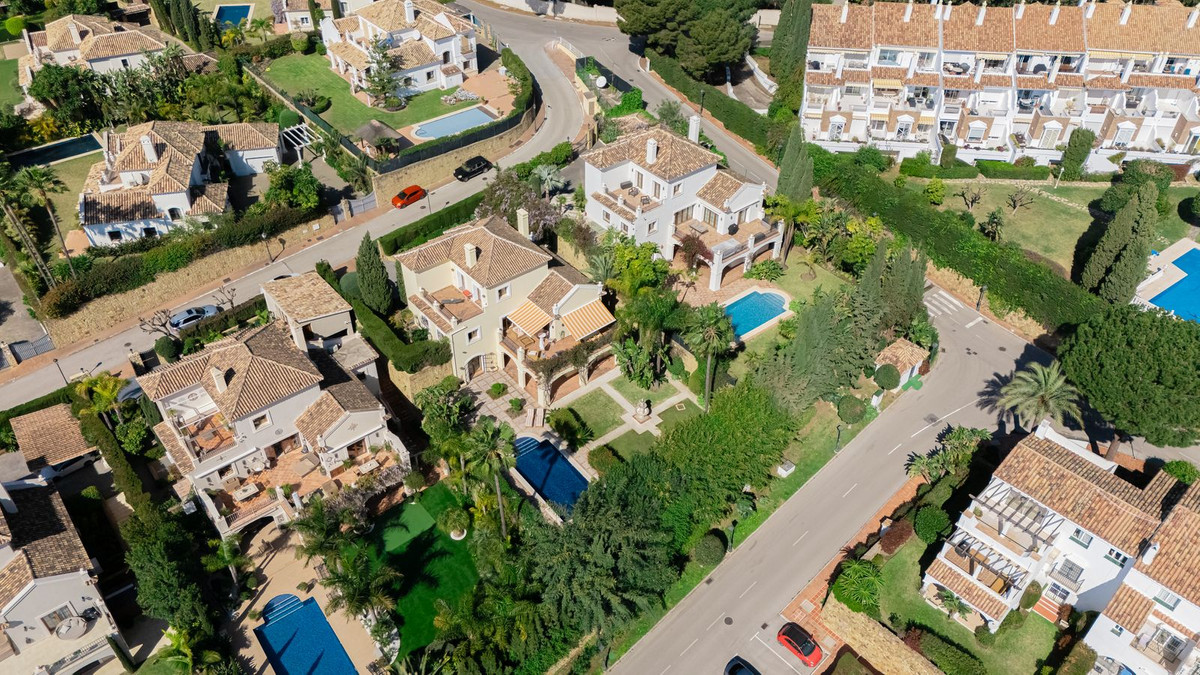 Huis te koop in El Paraiso | 5 slaapkamers H5358286