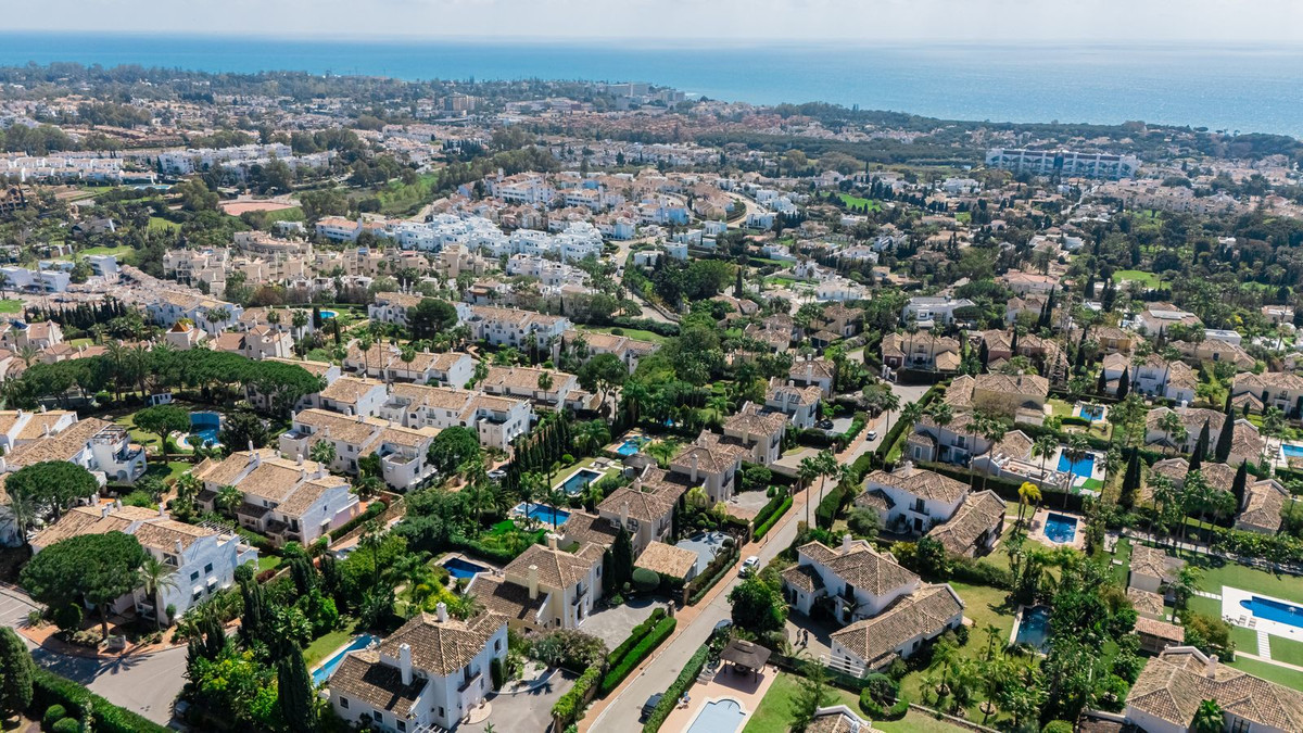 Huis te koop in El Paraiso | 5 slaapkamers H5358286