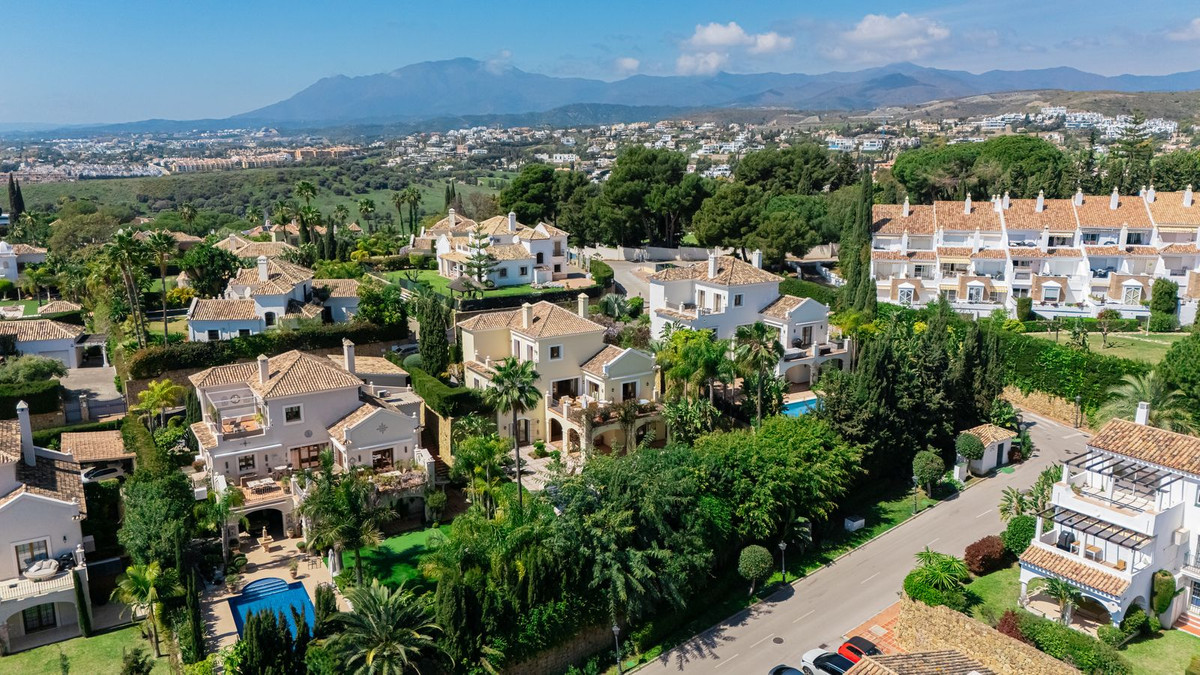 Huis te koop in El Paraiso | 5 slaapkamers H5358286