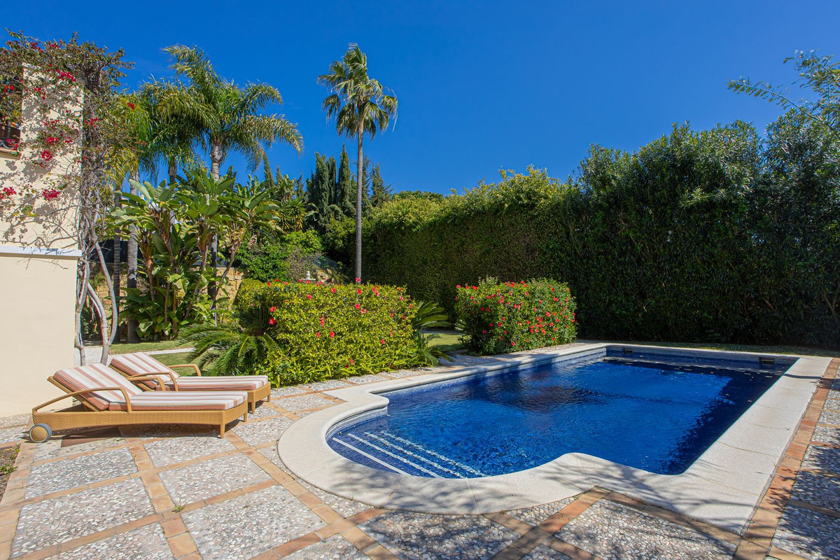 Huis te koop in El Paraiso | 5 slaapkamers H5358286