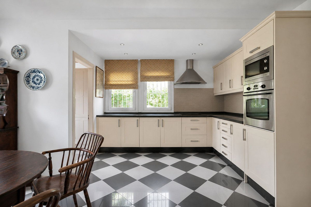 Huis te koop in El Paraiso | 4 slaapkamers H5374885