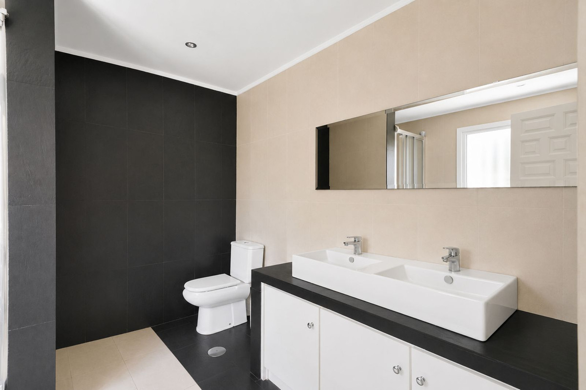 Huis te koop in El Paraiso | 4 slaapkamers H5374885