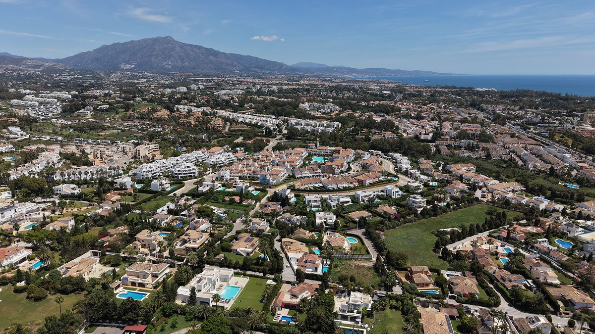 Huis te koop in El Paraiso | 4 slaapkamers H5374885