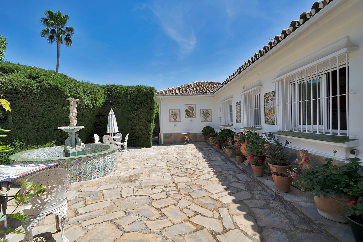 Huis te koop in El Paraiso | 4 slaapkamers H5374885