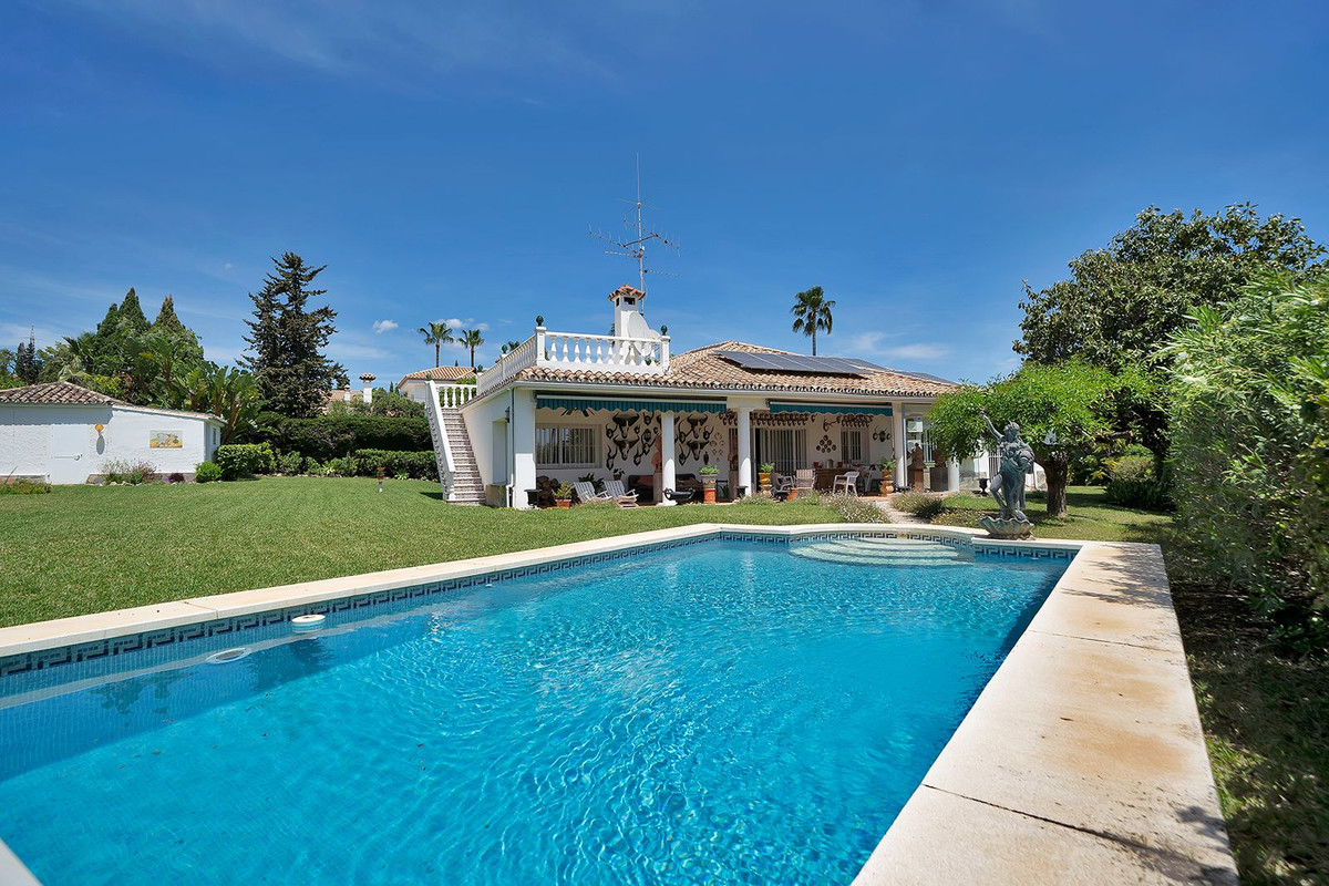 Huis te koop in El Paraiso | 4 slaapkamers H5374885