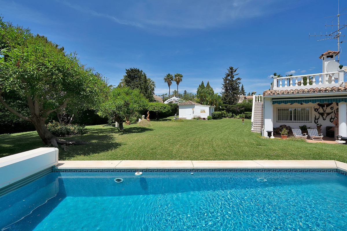 Huis te koop in El Paraiso | 4 slaapkamers H5374885