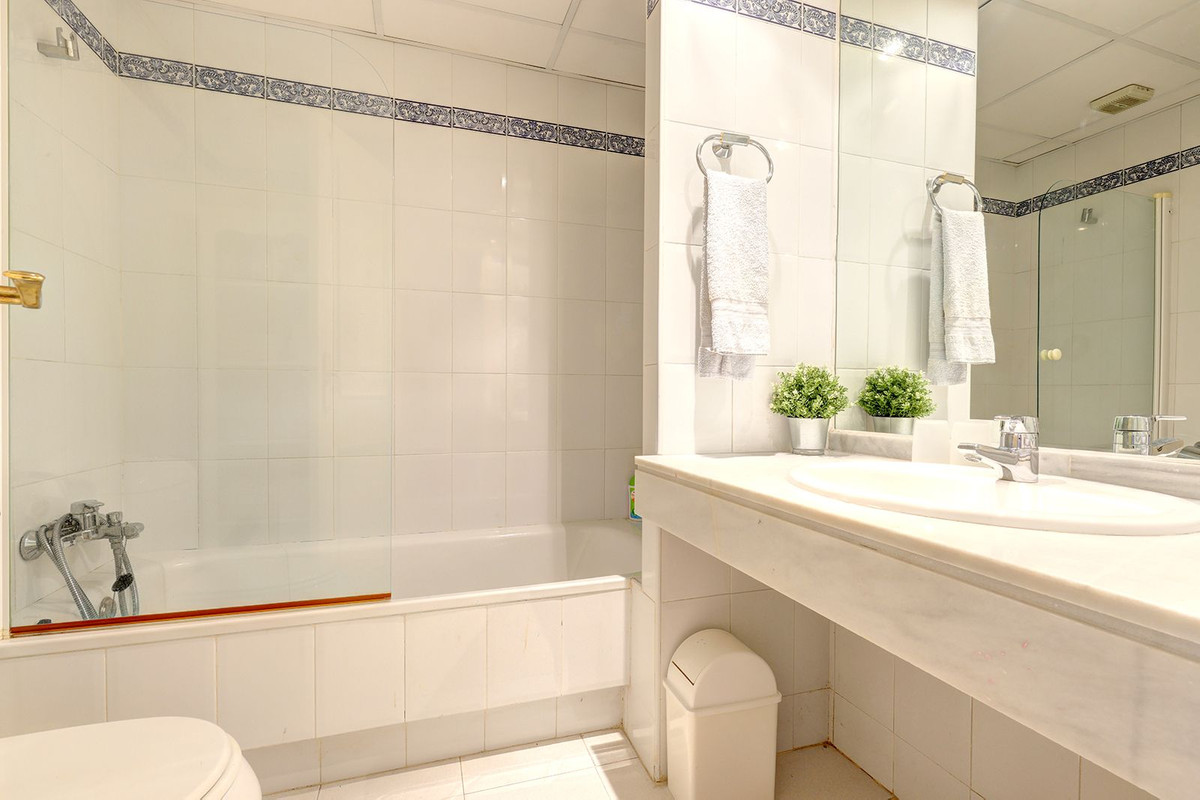 Appartement te koop in El Paraiso | 2 slaapkamers H5386717