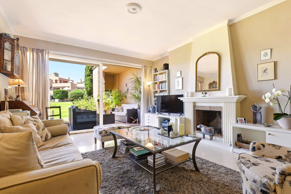 Appartement te koop in El Paraiso | 2 slaapkamers H5386717