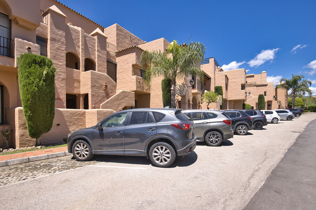 Appartement te koop in El Paraiso | 2 slaapkamers H5386717