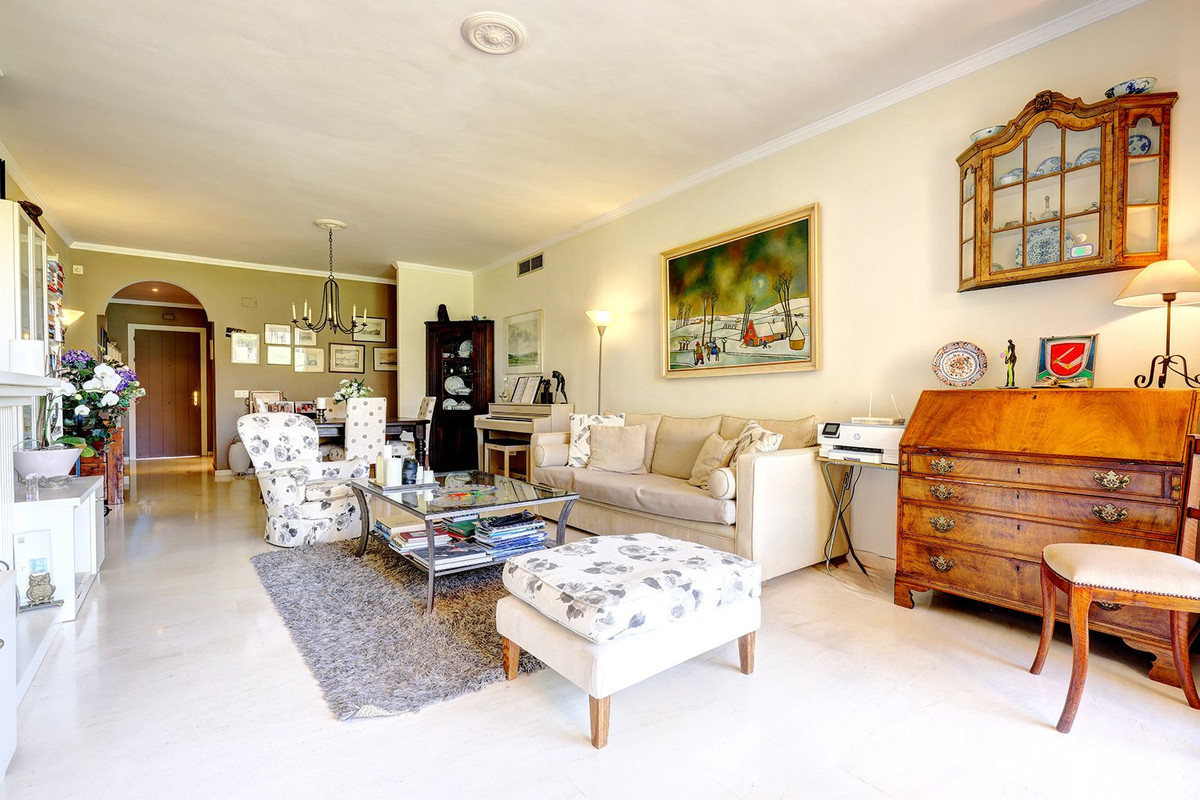 Appartement te koop in El Paraiso | 2 slaapkamers H5386717