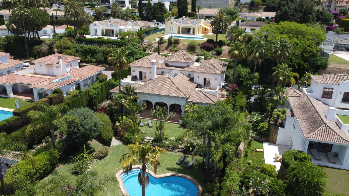 Huis te koop in El Paraiso | 6 slaapkamers H5407180