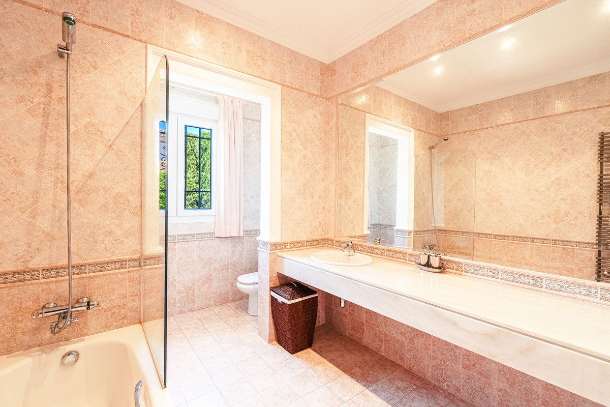 Huis te koop in El Paraiso | 6 slaapkamers H5407180