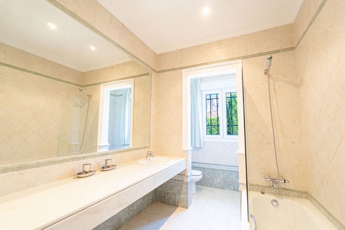 Huis te koop in El Paraiso | 6 slaapkamers H5407180