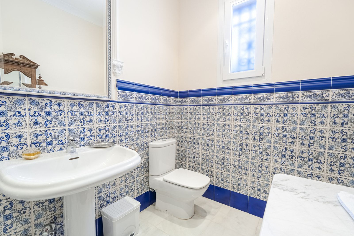 Huis te koop in El Paraiso | 6 slaapkamers H5407180