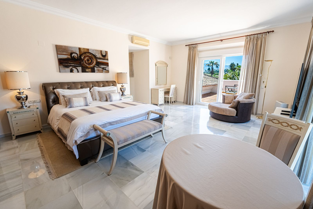 Huis te koop in El Paraiso | 6 slaapkamers H5407180