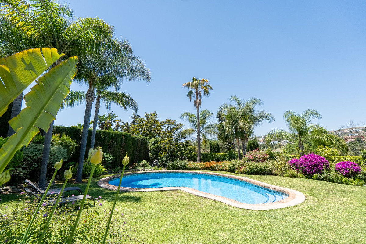 Huis te koop in El Paraiso | 6 slaapkamers H5407180