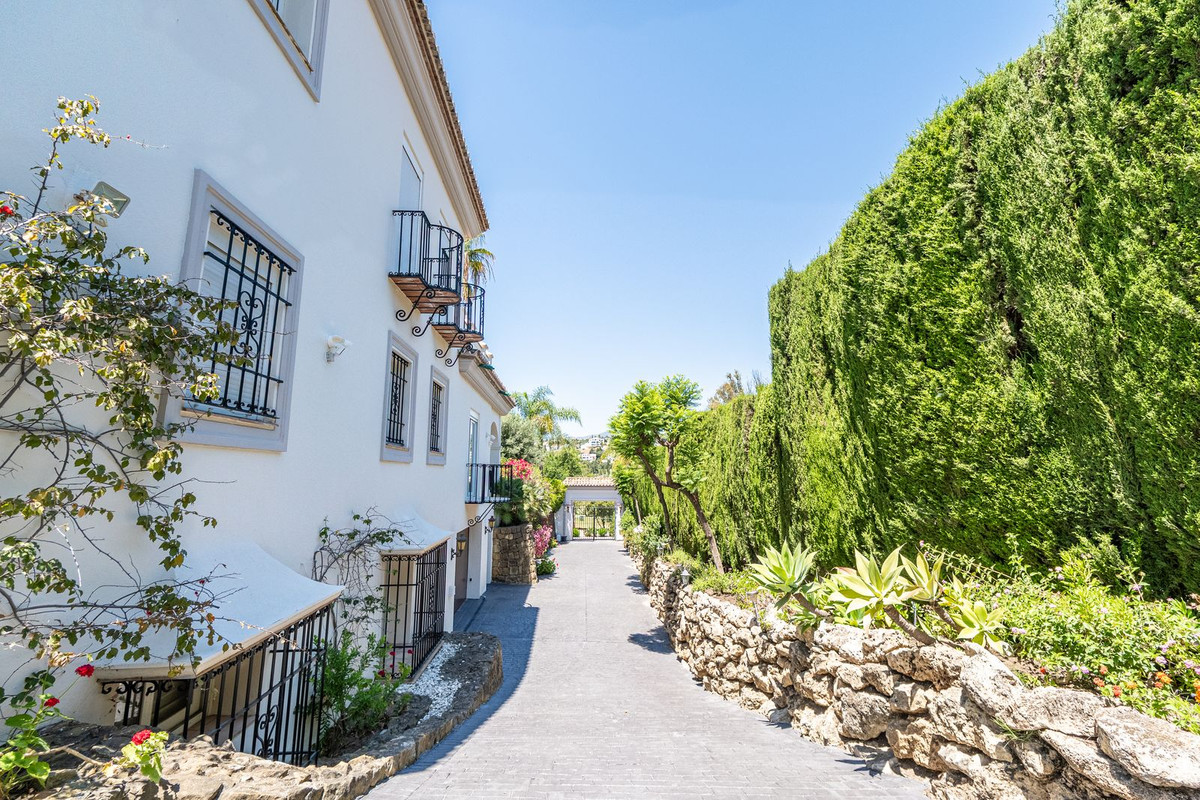 Huis te koop in El Paraiso | 6 slaapkamers H5407180